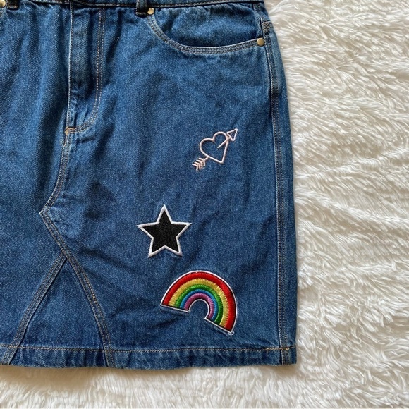 Embroidered patch denim mini skirt - Picture 4 of 12